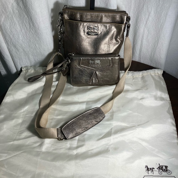 Coach Stylish Metallic Crossbody Bag and wristlet with dust bag - Picture 3 of 8